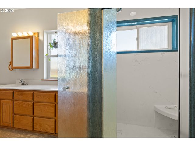 145 CROSS CREEK Dr, Roseburg, OR 97471