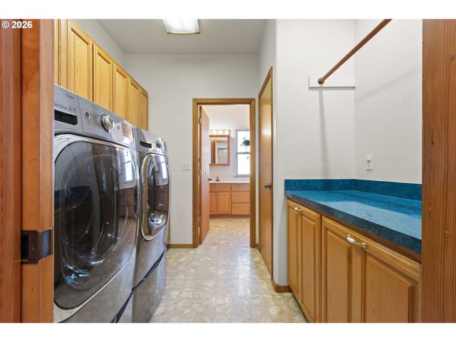 145 CROSS CREEK Dr, Roseburg, OR 97471