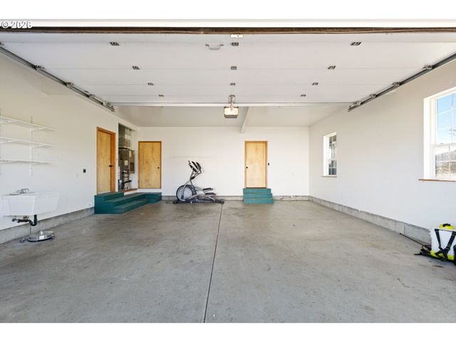 145 CROSS CREEK Dr, Roseburg, OR 97471