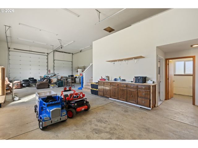 145 CROSS CREEK Dr, Roseburg, OR 97471