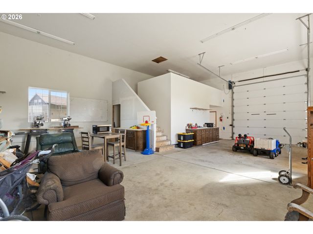 145 CROSS CREEK Dr, Roseburg, OR 97471