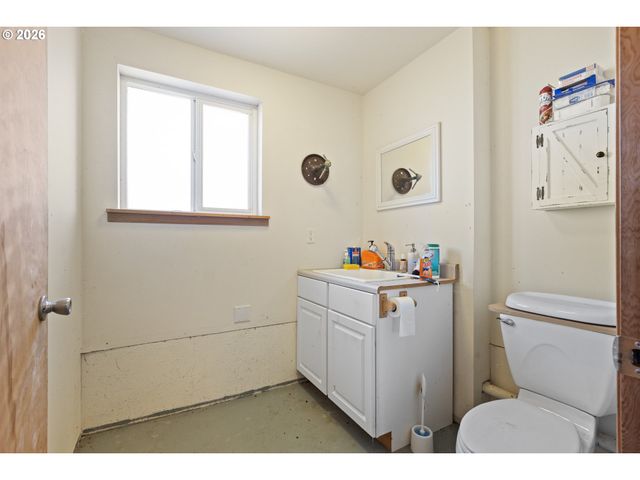 145 CROSS CREEK Dr, Roseburg, OR 97471