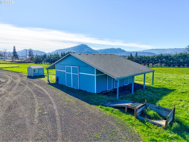 145 CROSS CREEK Dr, Roseburg, OR 97471