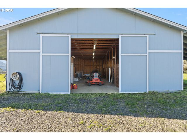 145 CROSS CREEK Dr, Roseburg, OR 97471