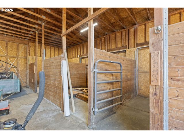 145 CROSS CREEK Dr, Roseburg, OR 97471