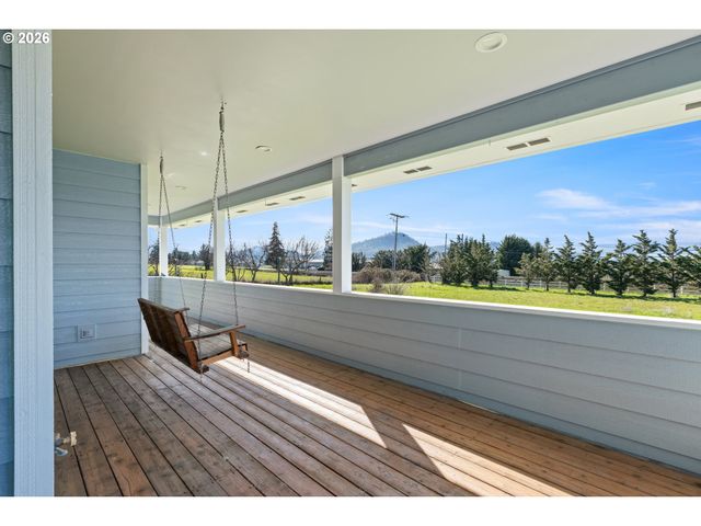 145 CROSS CREEK Dr, Roseburg, OR 97471