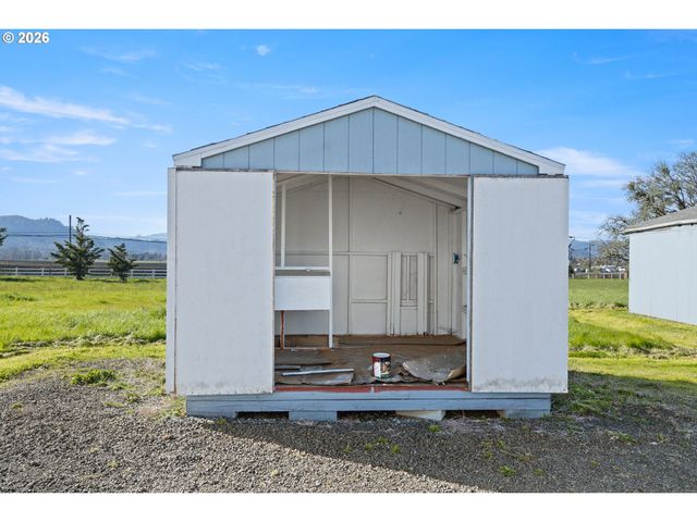 145 CROSS CREEK Dr, Roseburg, OR 97471