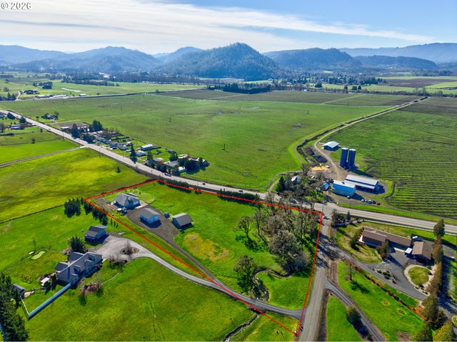 145 CROSS CREEK Dr, Roseburg, OR 97471