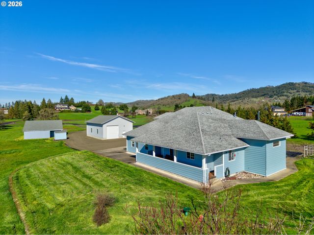 145 CROSS CREEK Dr, Roseburg, OR 97471