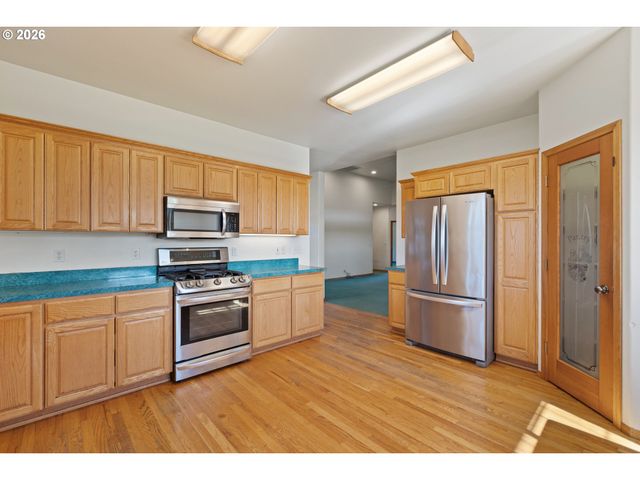 145 CROSS CREEK Dr, Roseburg, OR 97471