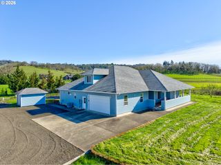 145 CROSS CREEK Dr, Roseburg, OR 97471