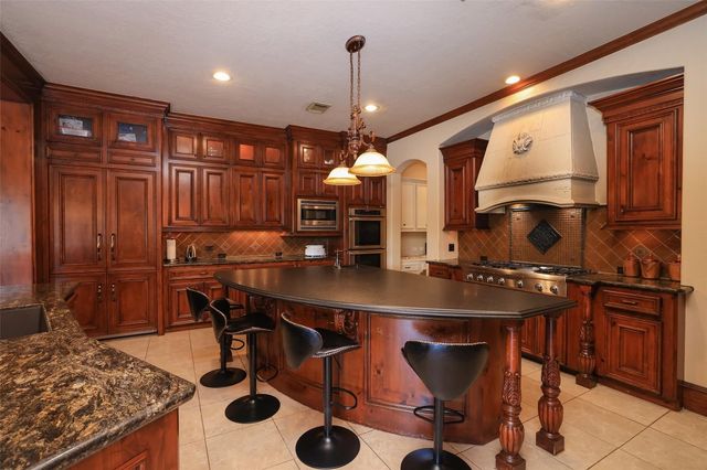 22 Post Shadow Estate Drive, Spring, TX 77389