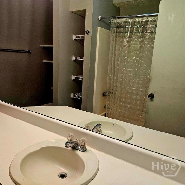 Image 4 of property listing at 66 E Egrets Nest Lane, Richmond Hill, GA 31324