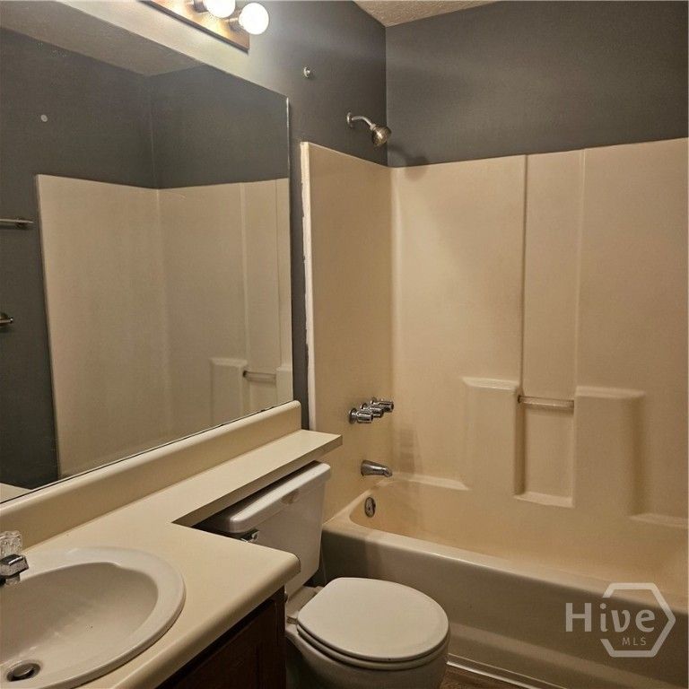 Image 7 of property listing at 66 E Egrets Nest Lane, Richmond Hill, GA 31324