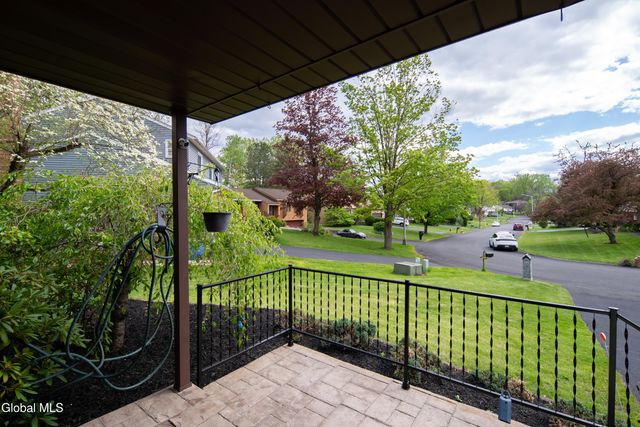 51 Aspen Circle, Albany, NY 12208