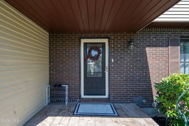 51 Aspen Circle, Albany, NY 12208