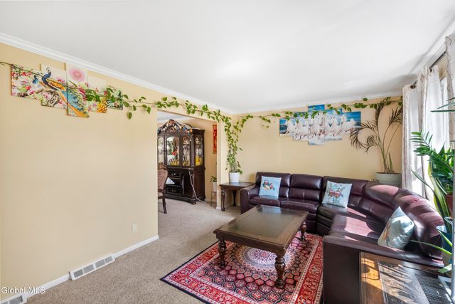 51 Aspen Circle, Albany, NY 12208