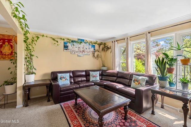 51 Aspen Circle, Albany, NY 12208