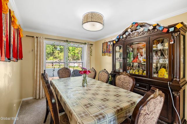51 Aspen Circle, Albany, NY 12208