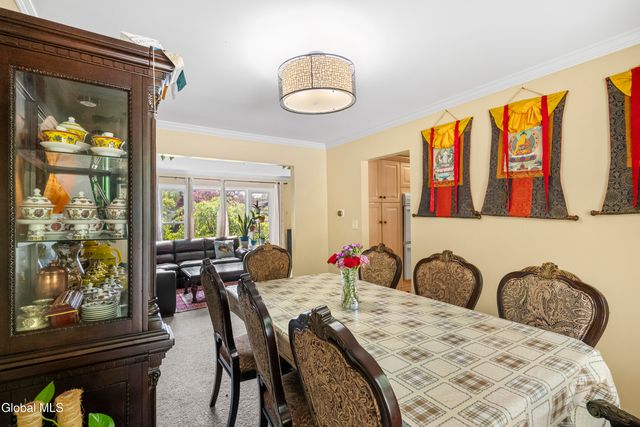 51 Aspen Circle, Albany, NY 12208