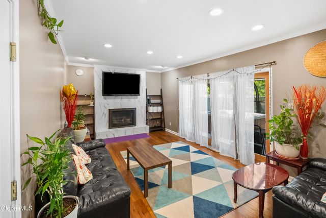 51 Aspen Circle, Albany, NY 12208