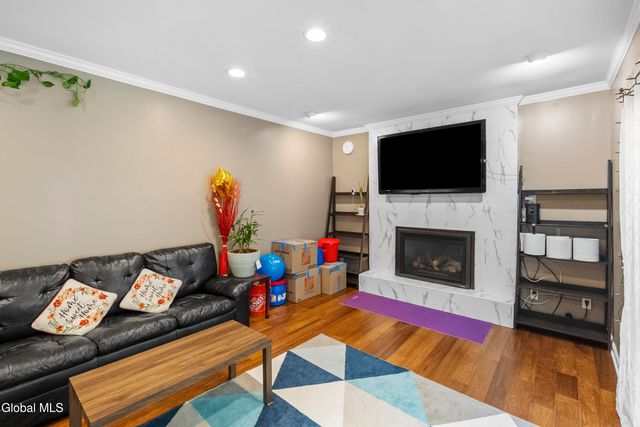 51 Aspen Circle, Albany, NY 12208