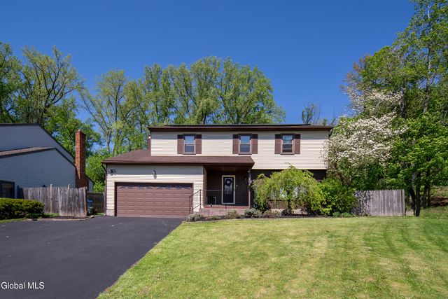 51 Aspen Circle, Albany, NY 12208