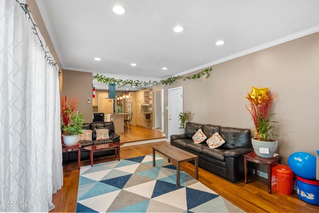51 Aspen Circle, Albany, NY 12208
