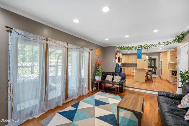 51 Aspen Circle, Albany, NY 12208