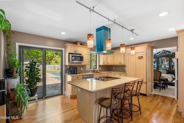 51 Aspen Circle, Albany, NY 12208