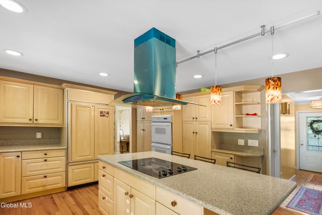 51 Aspen Circle, Albany, NY 12208