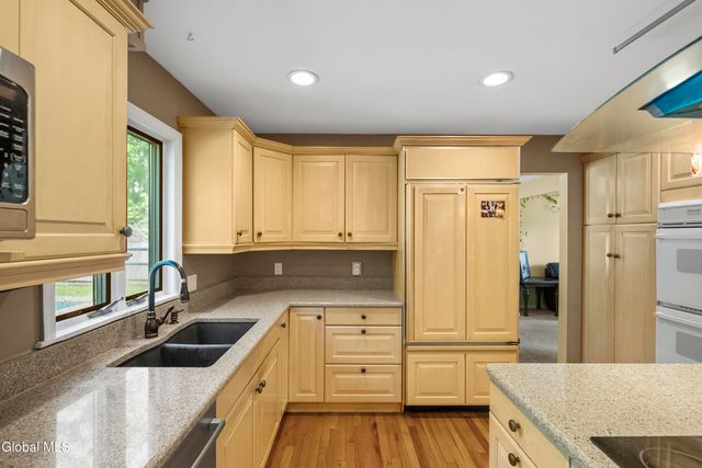 51 Aspen Circle, Albany, NY 12208