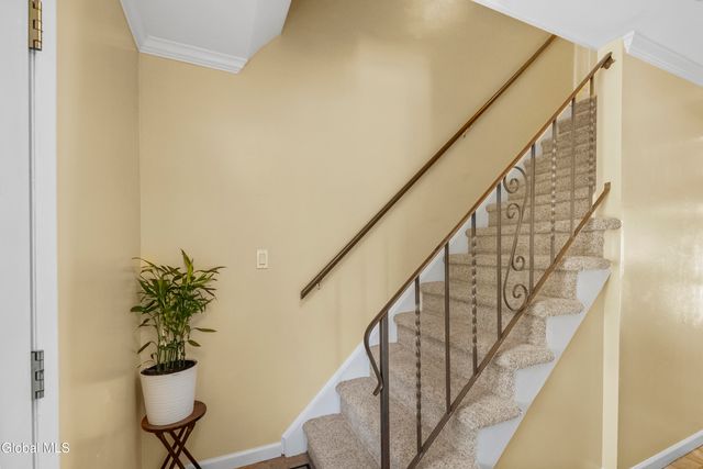 51 Aspen Circle, Albany, NY 12208