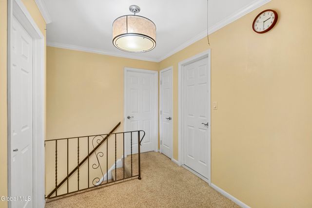 51 Aspen Circle, Albany, NY 12208