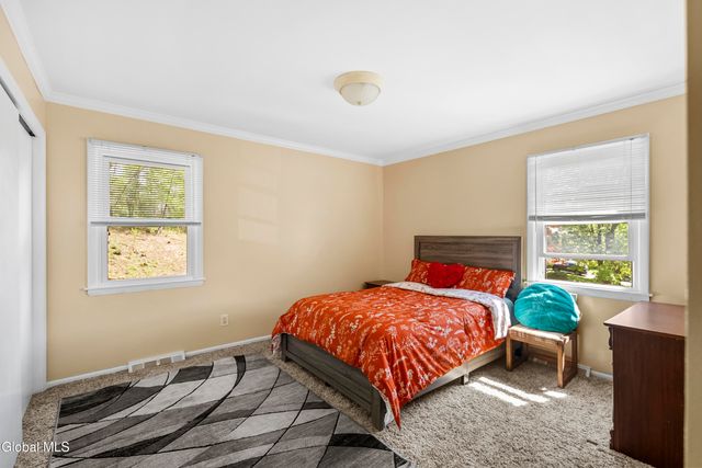 51 Aspen Circle, Albany, NY 12208