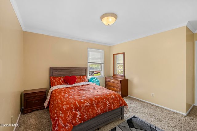51 Aspen Circle, Albany, NY 12208