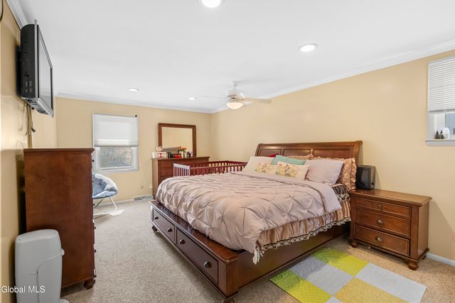 51 Aspen Circle, Albany, NY 12208