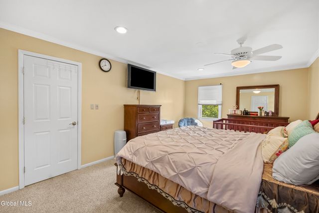 51 Aspen Circle, Albany, NY 12208