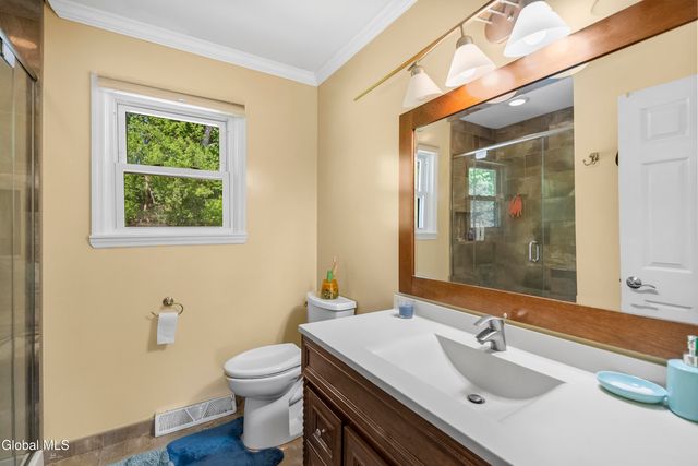 51 Aspen Circle, Albany, NY 12208