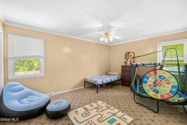 51 Aspen Circle, Albany, NY 12208