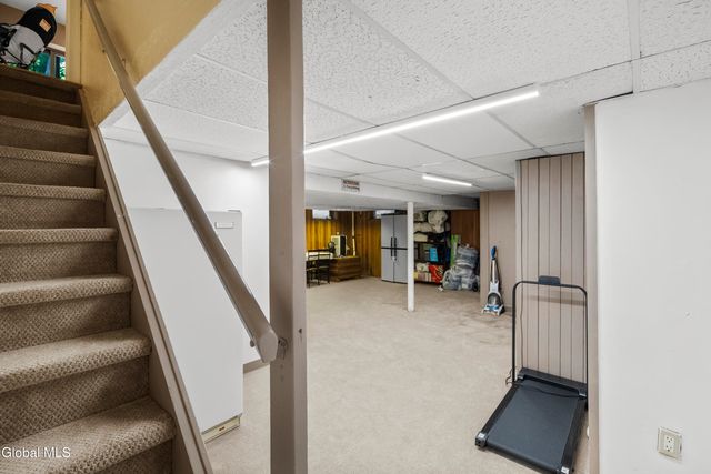 51 Aspen Circle, Albany, NY 12208