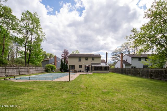 51 Aspen Circle, Albany, NY 12208