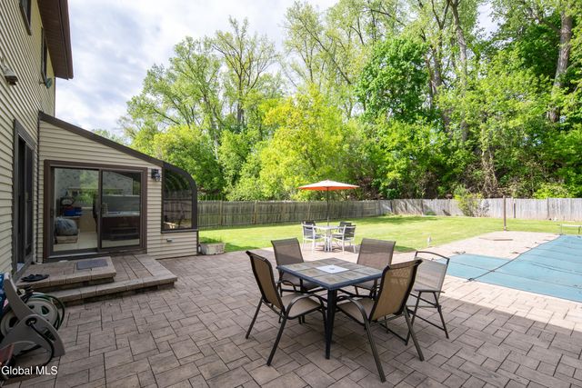 51 Aspen Circle, Albany, NY 12208