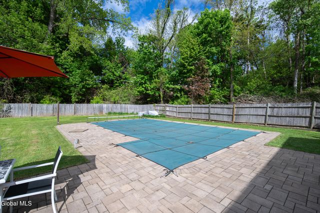 51 Aspen Circle, Albany, NY 12208