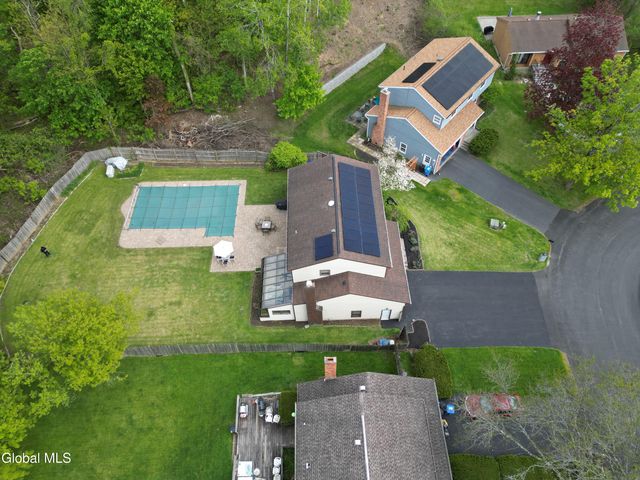 51 Aspen Circle, Albany, NY 12208