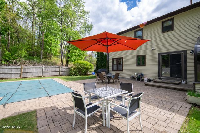 51 Aspen Circle, Albany, NY 12208