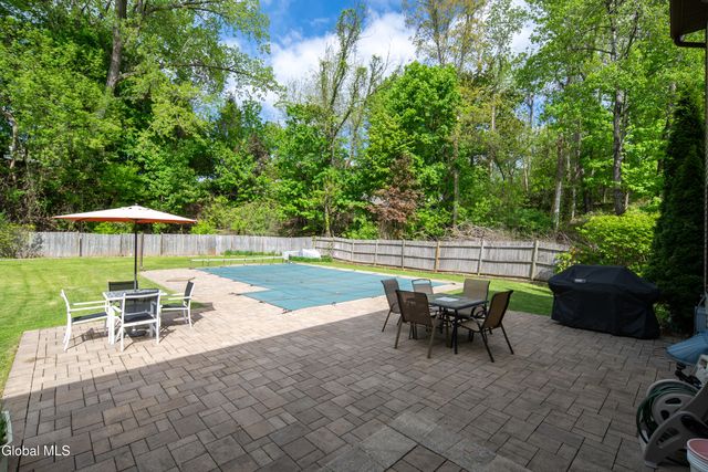 51 Aspen Circle, Albany, NY 12208