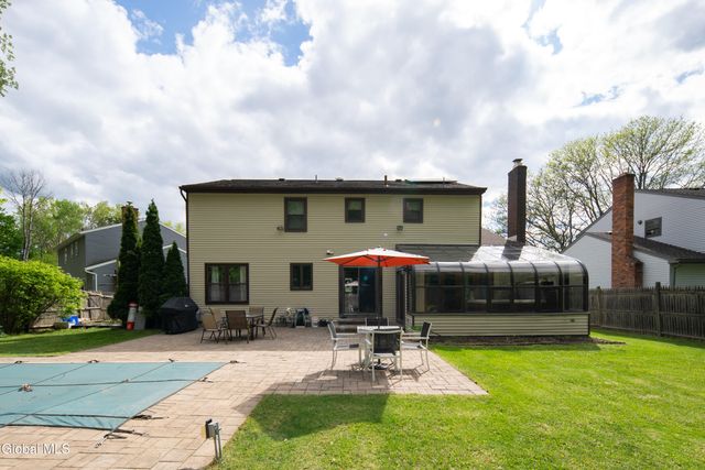 51 Aspen Circle, Albany, NY 12208
