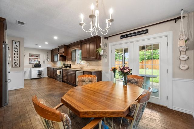 140 Jill Ann Drive, Burleson, TX 76028