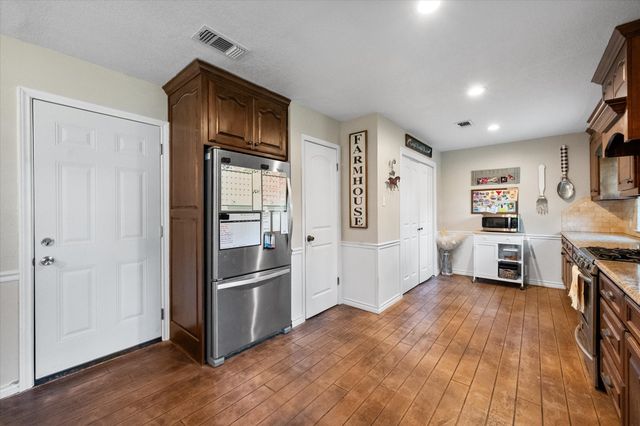 140 Jill Ann Drive, Burleson, TX 76028